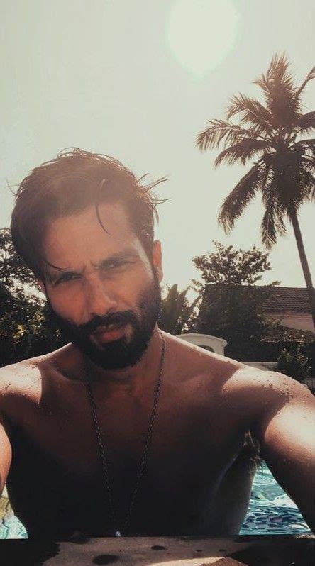 Shirtless Bollywood Men Shahid Kapoor Topless In The Pool Short King Hot Bod Cute Face