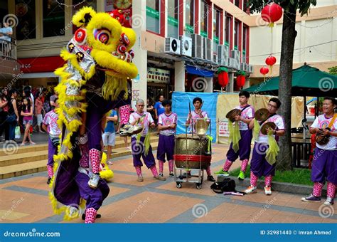 Dance Troupe Performs Chinese Lion Dance, Singapore Editorial Image ...