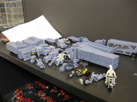 T Hunted Novos caminhões motos e uma nave da Hot Wheels