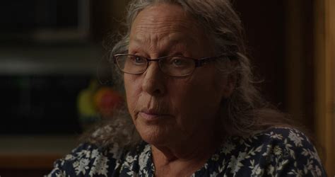 Holly's Life Changed After UFO Incident | 'Unsolved Mysteries' V3E2 ...