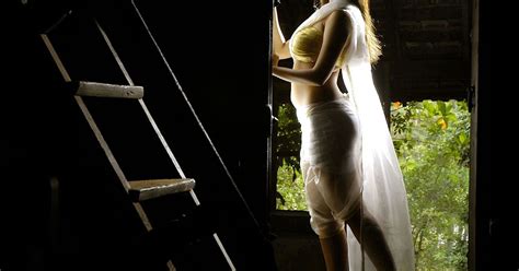 Lukeyharuno Riya Sen Hot Pics And Wallpapers High Resolution