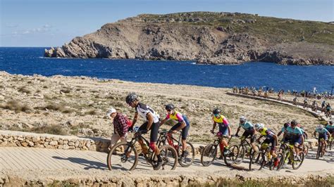 M S De Ciclistas Despiden La Ltima Etapa De La Volta A Menorca Btt