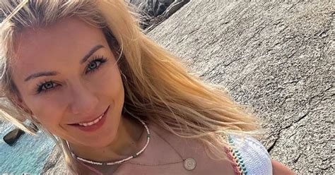 Anna Carina Woitschack In Knappen Hot Pants Heizt Sie Fans Ein