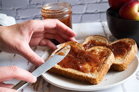 Confiture aux fraises et à la rhubarbe facile et rapide La Mélasse