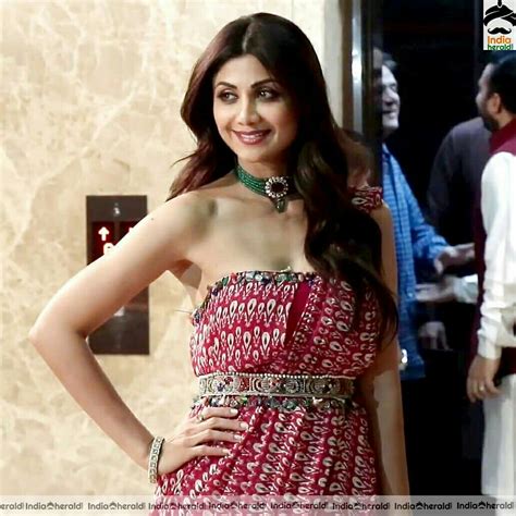 Shilpa Shetty Hot Cleavage Show Photos