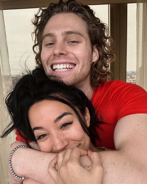 Luke Hemmings And Sierra Deaton Get The Details On Their Relationship As Well As Other Facts