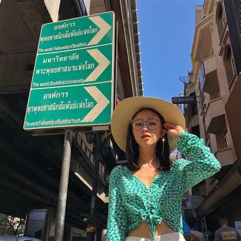 Có eo nhỏ và thon các hot girl Việt cứ thi nhau mặc croptop suốt hè này