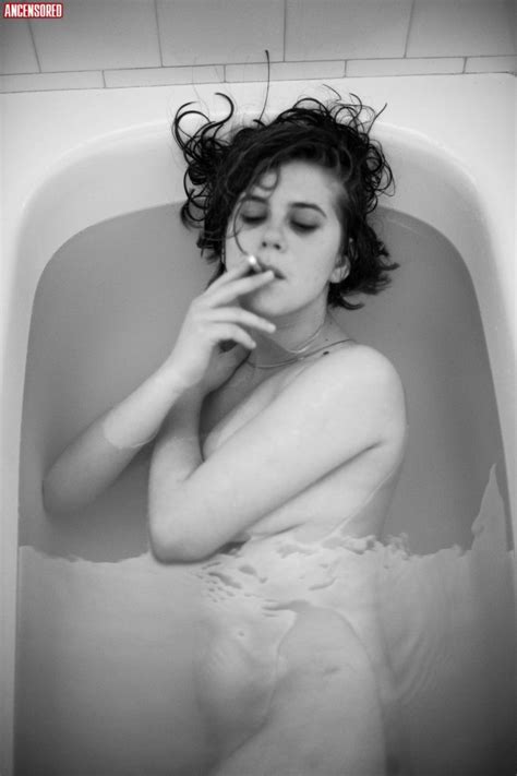 Naked Elisabet Casanovas Added By Charlipon