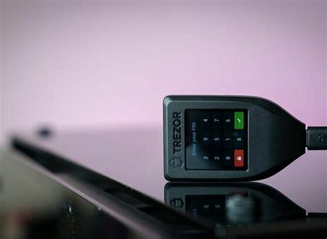 Trezor Model T - купить аппаратный кошелек для криптовалют в Москве и РФ