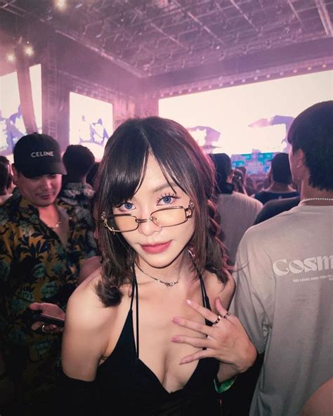 Đại náo lễ hội âm nhạc hot girl Việt có bị lép vế khi đặt cạnh dàn gái xinh nước ngoài