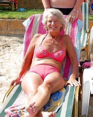 Mature Milfs Gilfs Swimsuit Or Bikini Porn Pictures Xxx Photos Sex Images Pictoa