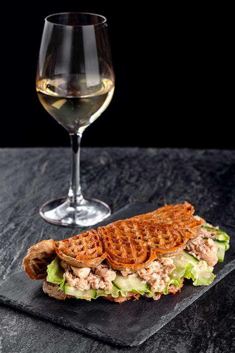 Кафе Vaffel & Wine у метро Сенная площадь в Санкт-Петербурге: фото ...