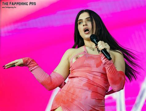 Mae Muller Nude On Stage Photos The Fappening