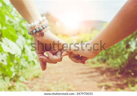 Im Genes Fotos De Stock Objetos En D Y Vectores Sobre Mother Son Sex On Vacation Shutterstock