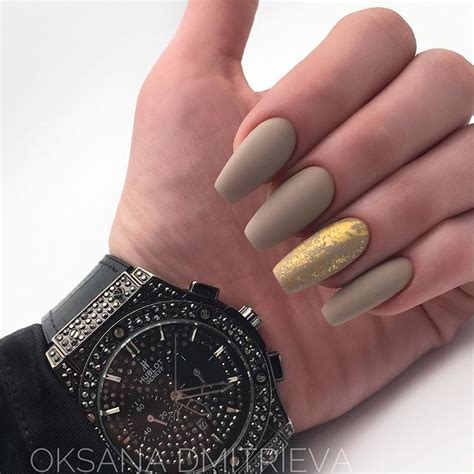 Матовый маникюр в стиле nude крутых идей