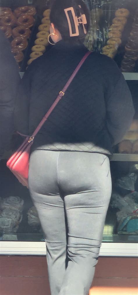 Beautiful Latina Milf In Shiny Black Leggings Spandex Leggings Yoga Pants Forum