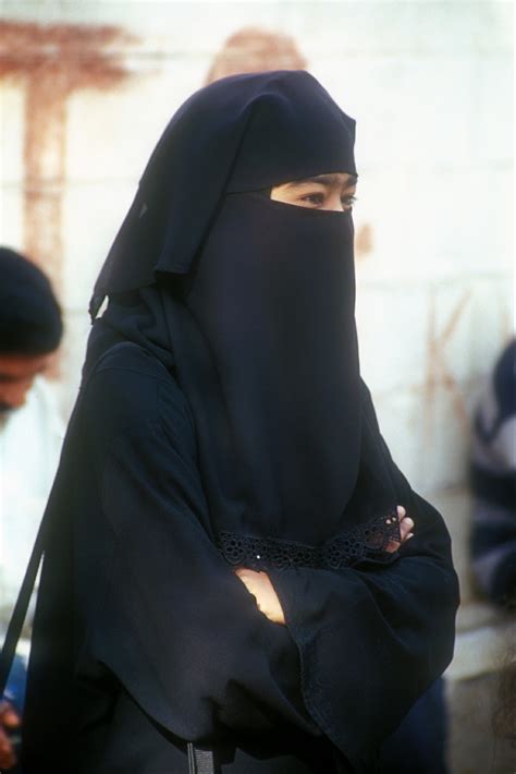 630 Best Niqab Arabian Muslim Women Images On Pinterest Hijab Niqab Muslim Women And