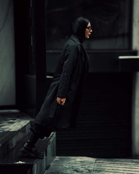 falling       falling  stock