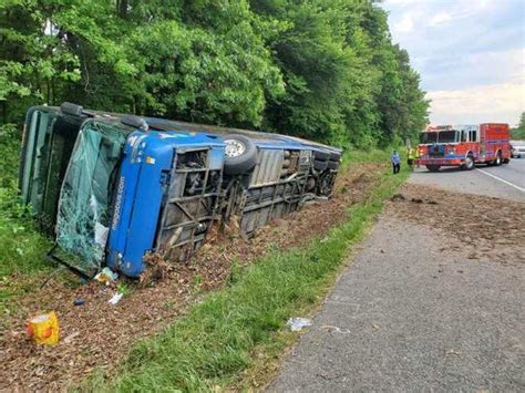 Megabus Crashes Rolls Onto Its Side On I 95 27 Injured
