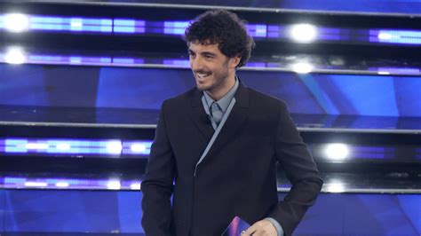 Pecco Bagnaia Porta I Suoi Tre Titoli Di Campione Del Mondo Sul Palco