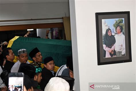 Sejumlah Tokoh Dan Pejabat Negara Tampak Datang Melayat Almarhum Gus