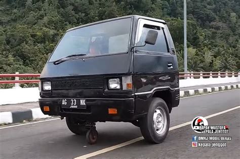 Pikap Mitsubishi L300 Buntung Kepalanya Bisa Jalan Sendiri Begini