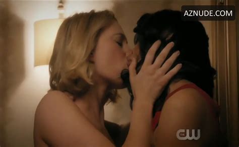 Yael Grobglas Rosario Dawson Lesbian Scene In Jane The Virgin Aznude