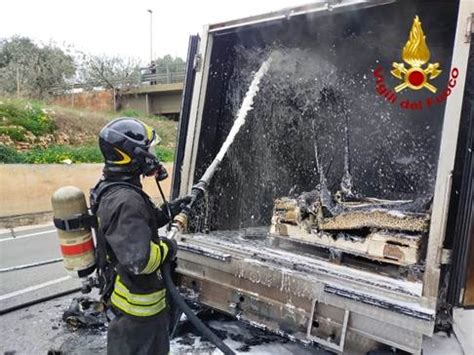 Su Fasano Ss Dir Intervento Per Incendio Di Un Furgone Il Faro In