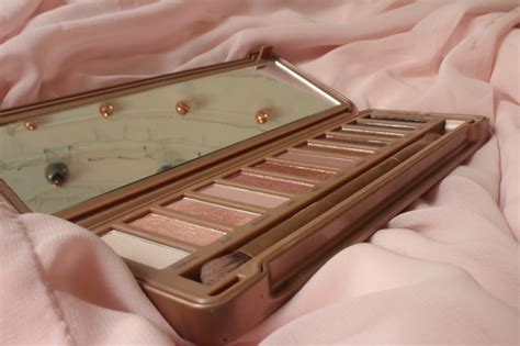 Beautina Reviewing Naked Palette