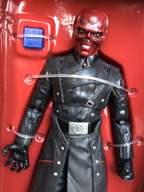 Review Sdcc 2018 Marvel Legends Tesseract And Red Skull Exclusive