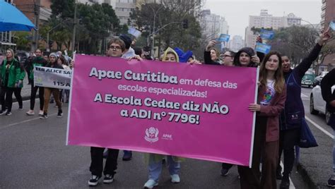 O Que Significa Adi Na Escola - Protesto em Curitiba reúne escolas especiais contra ADI 7796