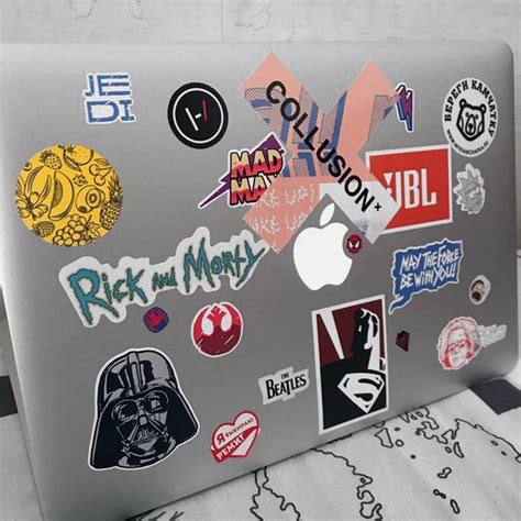 Феномен стикербомбинга: зачем на технику клеят наклейки