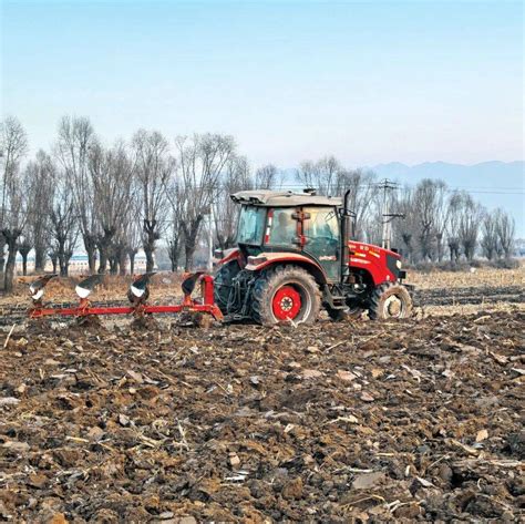 定襄：全力推进深翻整地工作 夯实农业增产基础作业土地耕地