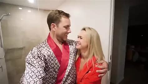 Junge Ehefrau Will Sex Mit Zwei M Nnern Mit Hartem Tiefem Blowjob Und Energischem Ficken In