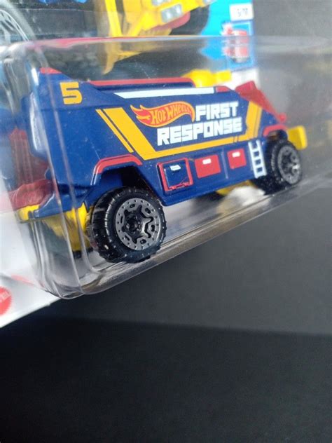 Runway Res Q Hot Wheels First Response Mini Collection 2024 3 10 Blue Yellow HTB57 009 250
