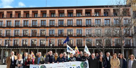 Policías y guardias civiles piden en Zocodover equiparación salarial y