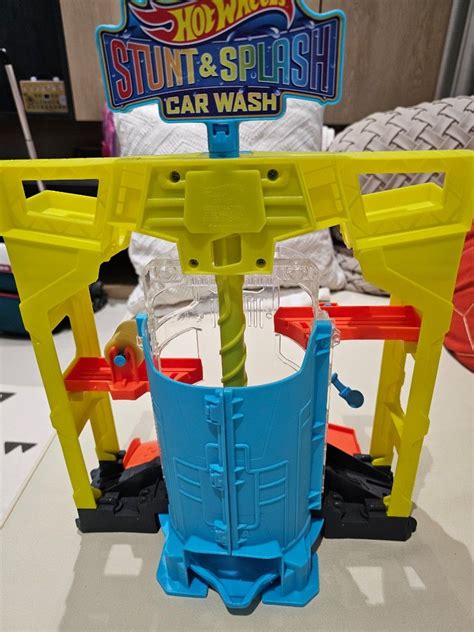 Hot Wheels Stunt Splash Car Wash Hobbies Toys Toys Games On Carousell