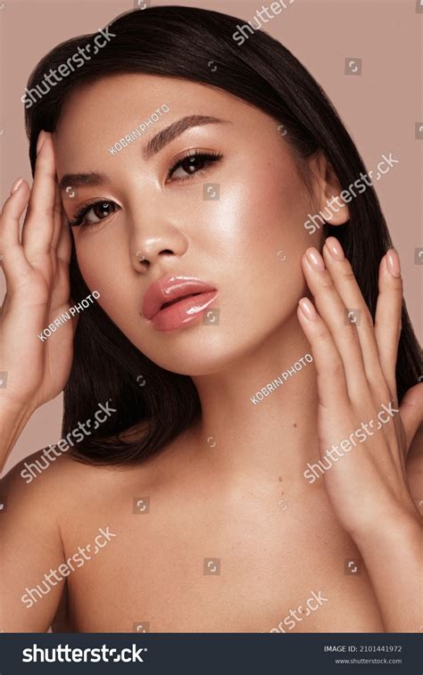 Nude Looking Images Stock Photos Vectors Shutterstock