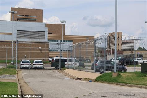 Female Tennessee Corrections Deputy Is Charged With Having Sex With Male Inmate Just Months