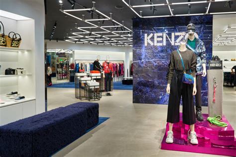 Kenzo Bilder – Durchsuchen 284 Archivfotos, Vektorgrafiken und Videos ...