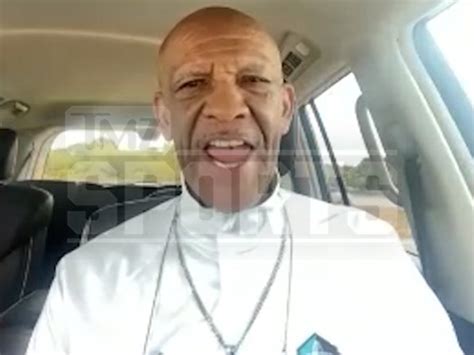 DMX Rapper Gets Naked Runs Laps On Hotel Floor