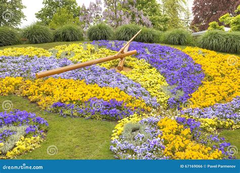 Floral clock. Geneva stock photo. Image of outwardly - 67169066