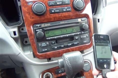 how to connect phone to toyota highlander