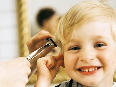 Come Tagliare In Casa I Capelli Al Bambino Nostrofiglio It