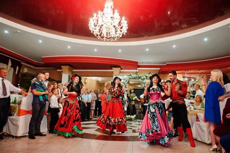 Zalishchyky Ukraine August 28 2016 Gypsies Dancing And Singing On