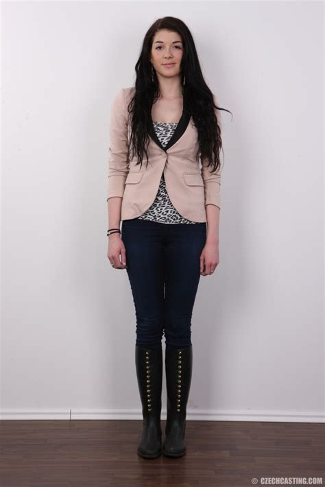 Brunette à gros seins pose nue Photos Porno Photos XXX Images Sexe 2705603 PICTOA