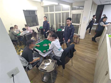 棋牌社掛羊頭賣狗肉 警查緝逮負責人、賭客共40人 民視新聞網