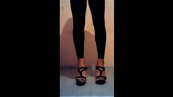 Mariann Caminando En Zapatillas Tacones XVIDEOS