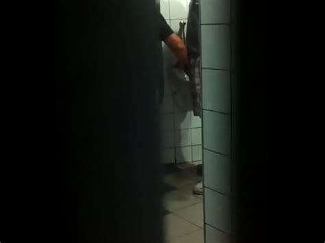 Pegação gay banheirão XVIDEOS