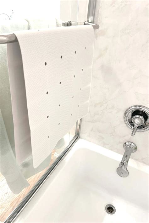 how to clean a bath mat